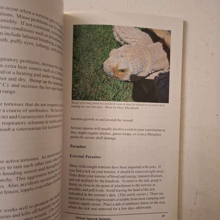 Sulcatas: African Spurred Tortoises in Captivity (Professional Breeders Series) Russ Gurley
