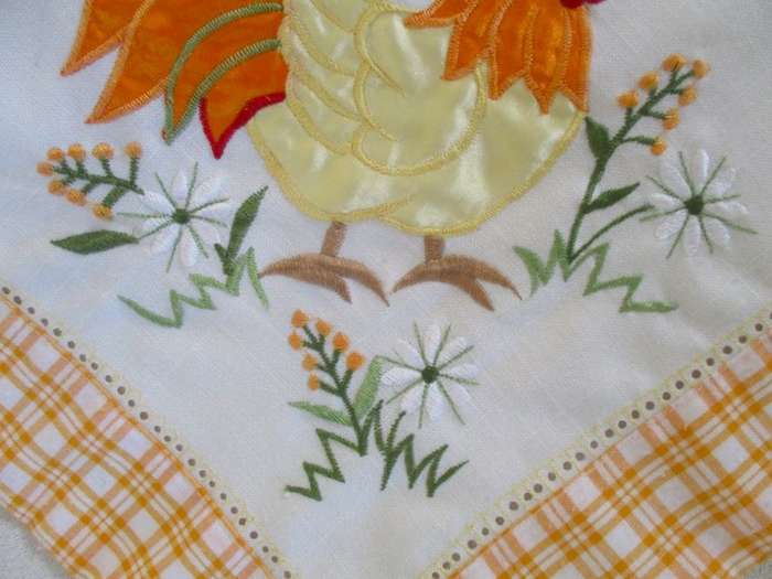 Cute roosters! A cheerful appliqued table cloth in great condition