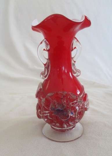 Vintage 18cm tall red hand blown art glass vase with fluted rim and applied floral design