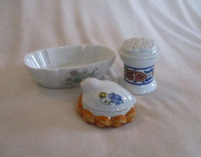 Three Elizabeth Arden collectables for one price