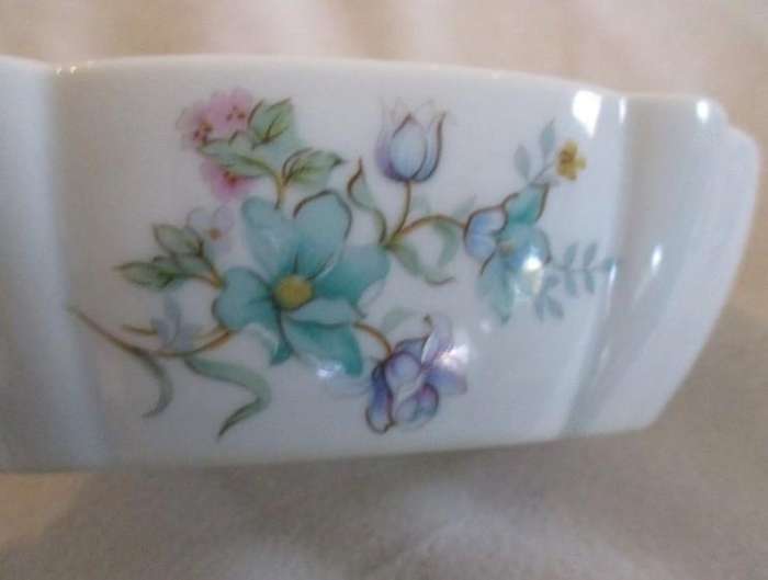 Three Elizabeth Arden collectables for one price