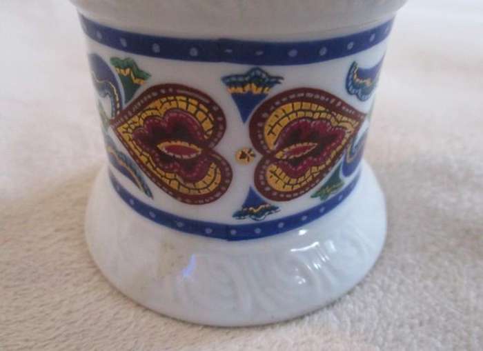 Three Elizabeth Arden collectables for one price
