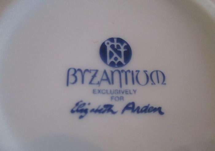 Three Elizabeth Arden collectables for one price