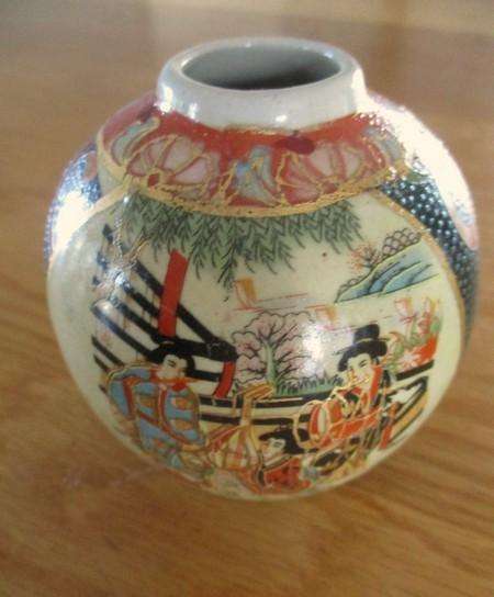 Two beautiful oriental items - small vintage Satsuma vase and square trinket dish
