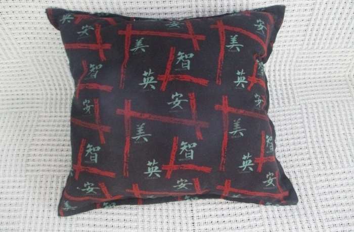 An interesting and striking cushion with Chinese good fortune symbols (plus English interpretation)