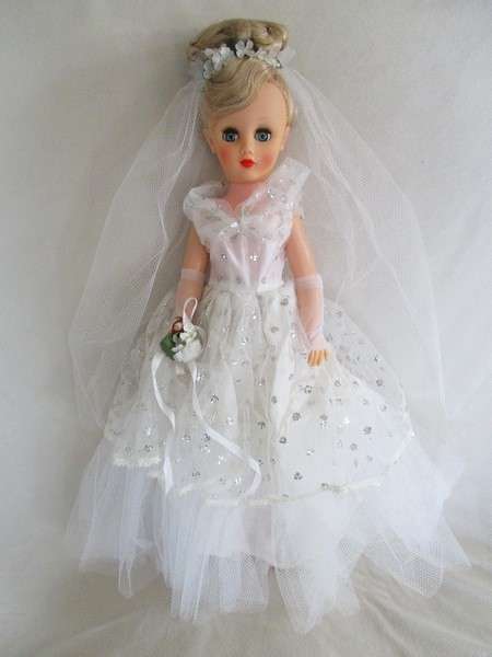 WOW!  Circa 1957-1965 - Vintage 14R Miss Revlon type doll in complete bridal outfit