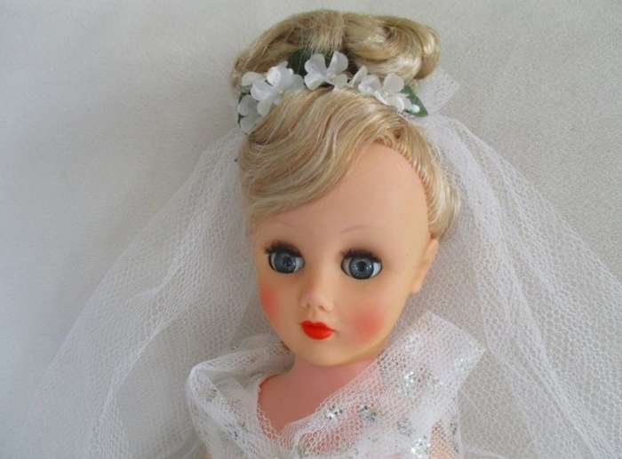 WOW!  Circa 1957-1965 - Vintage 14R Miss Revlon type doll in complete bridal outfit