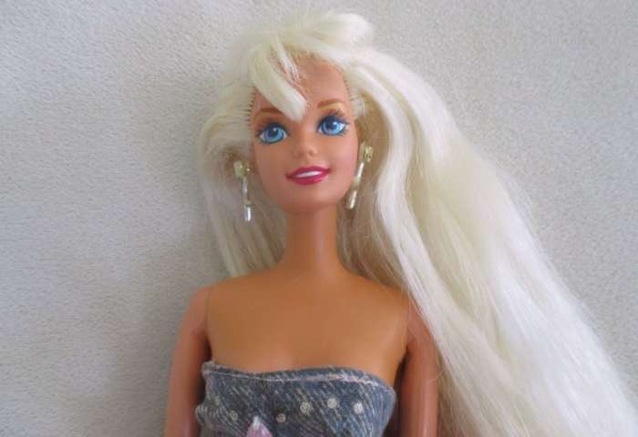 Vintage  Mattel  Barbie doll with the longest hair ever with original ring and earrings - knees bend