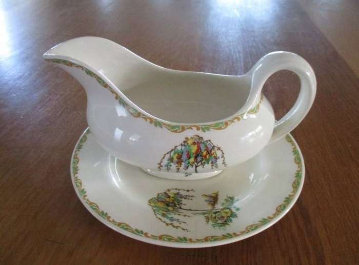 Vintage Art Deco AJ Wilkinson, Royal Staffordshire gravy/sauce boat and base plate