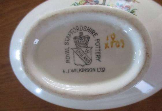 Vintage Art Deco AJ Wilkinson, Royal Staffordshire gravy/sauce boat and base plate