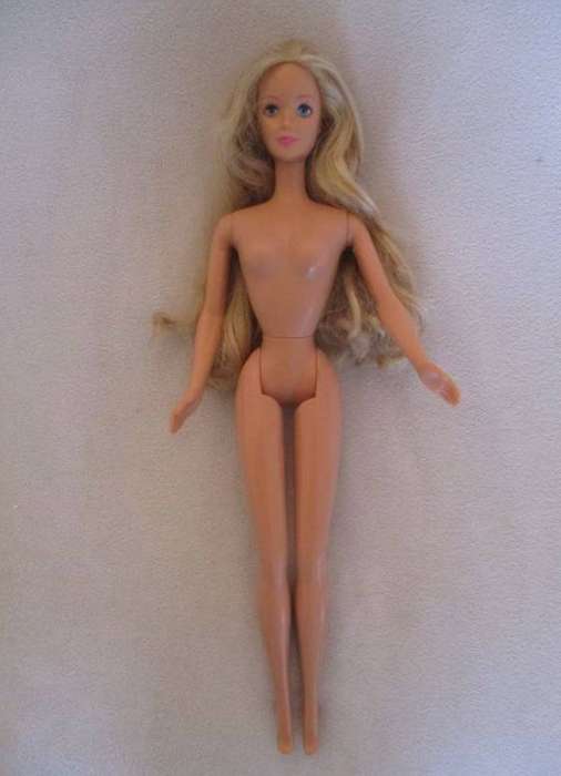 Vintage 1998 Mattel Barbie Sleeping Beauty in original dress - knees bend