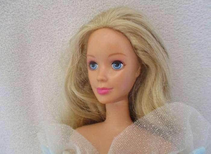 Vintage 1998 Mattel Barbie Sleeping Beauty in original dress - knees bend