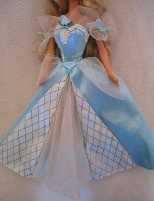 Vintage 1998 Mattel Barbie Sleeping Beauty in original dress - knees bend