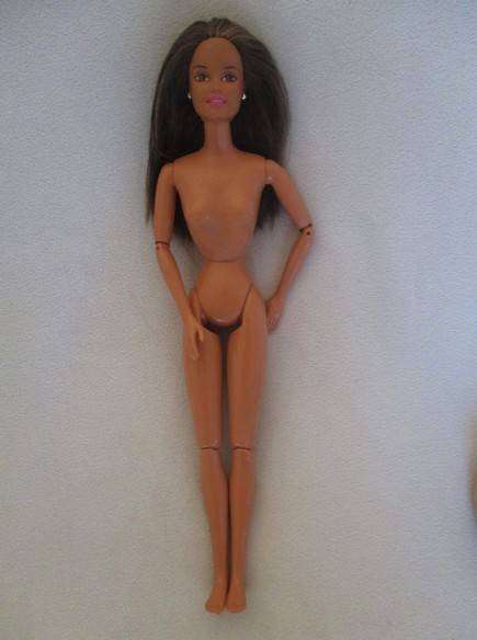 Pretty articulated Mattel Barbie with original top and earrings - Operations Safari Barbie?