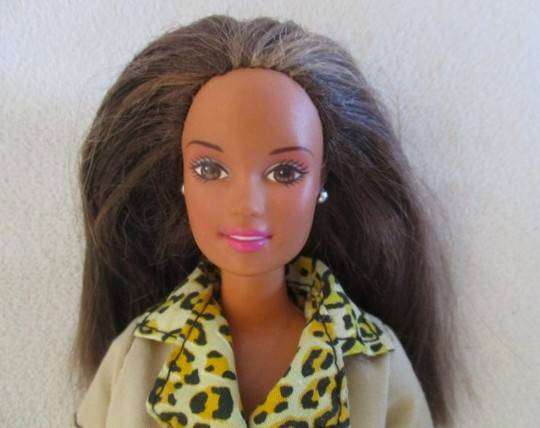 Pretty articulated Mattel Barbie with original top and earrings - Operations Safari Barbie?