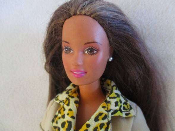 Pretty articulated Mattel Barbie with original top and earrings - Operations Safari Barbie?
