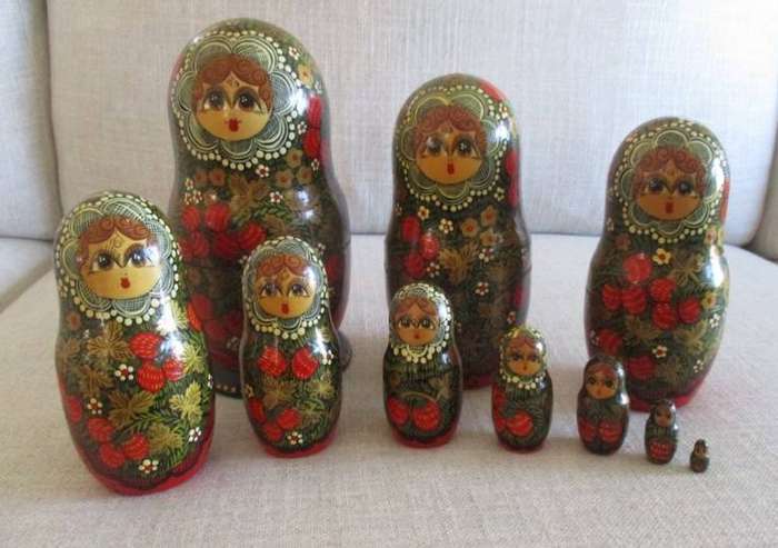Exceptional VERY large vintage 10 piece Matryoshka nesting doll set - signed & excellent condition