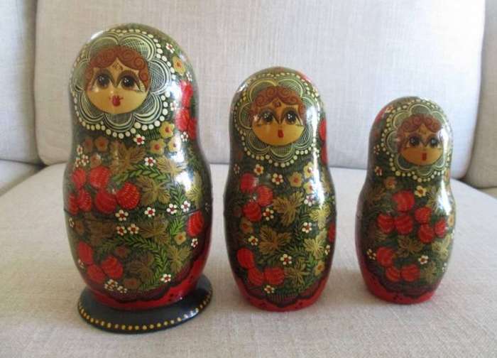 Exceptional VERY large vintage 10 piece Matryoshka nesting doll set - signed & excellent condition