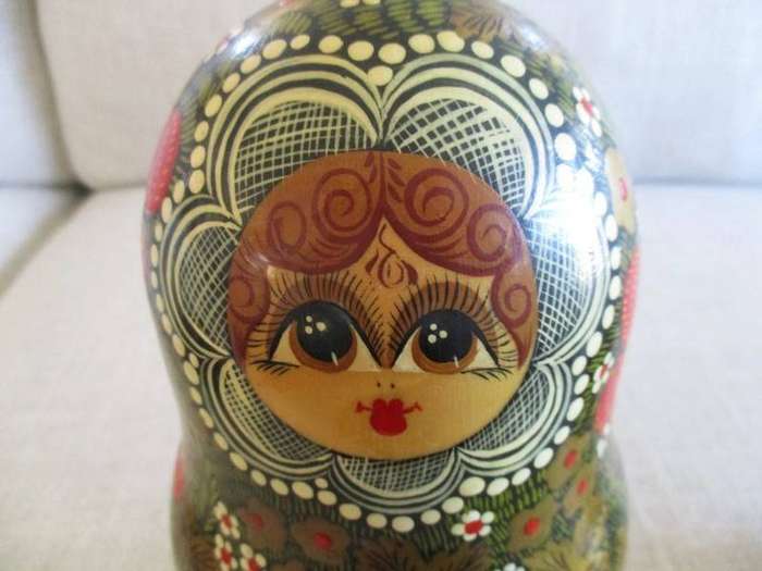 Exceptional VERY large vintage 10 piece Matryoshka nesting doll set - signed & excellent condition