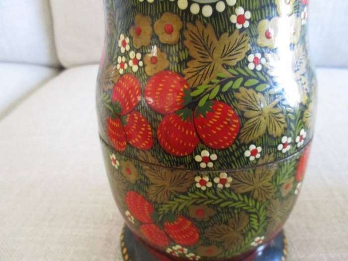Exceptional VERY large vintage 10 piece Matryoshka nesting doll set - signed & excellent condition