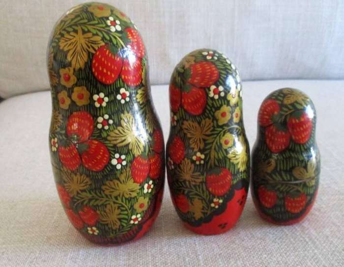 Exceptional VERY large vintage 10 piece Matryoshka nesting doll set - signed & excellent condition