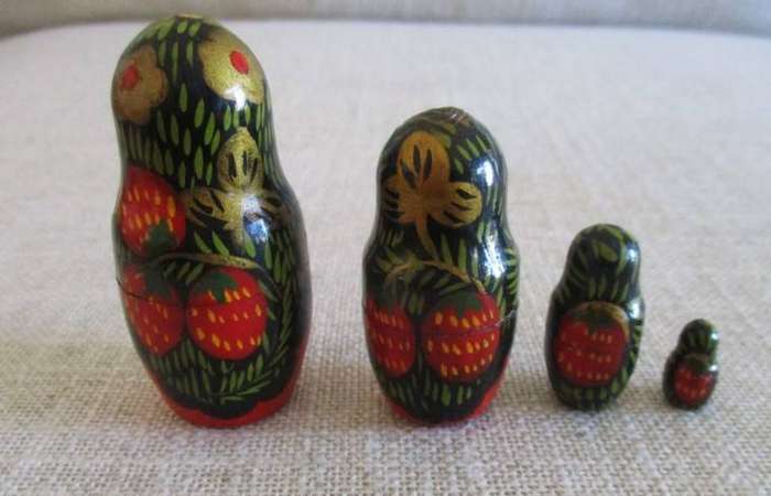 Exceptional VERY large vintage 10 piece Matryoshka nesting doll set - signed & excellent condition
