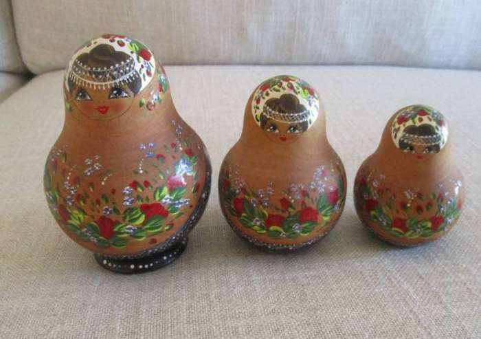 WOW! Vintage 10 piece Matryoshka nesting doll set - signed & excellent condition
