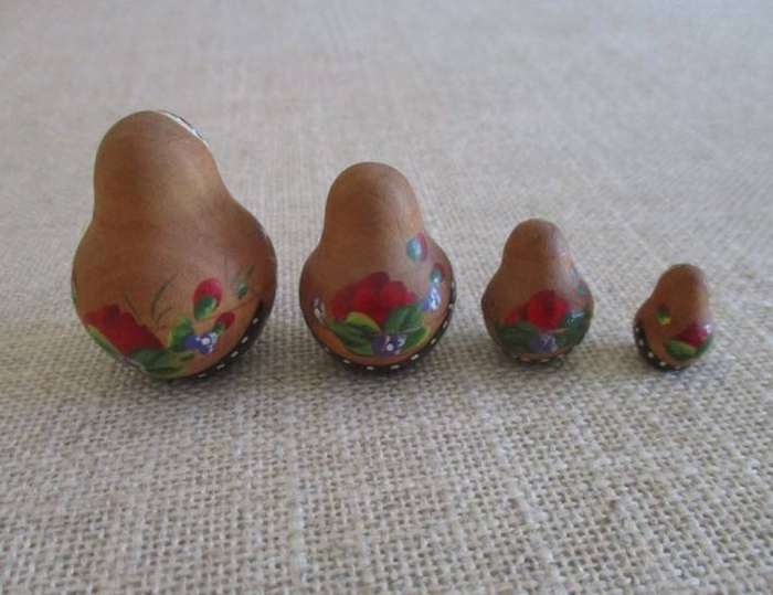 WOW! Vintage 10 piece Matryoshka nesting doll set - signed & excellent condition