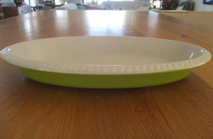 Le Creuset no. 32 lime green baking dish