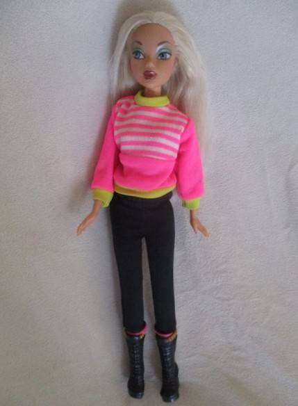 Rare Mattel My Scene Barbie - with original shoes -  Knees bend