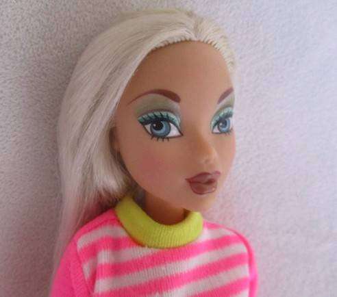 Rare Mattel My Scene Barbie - with original shoes -  Knees bend
