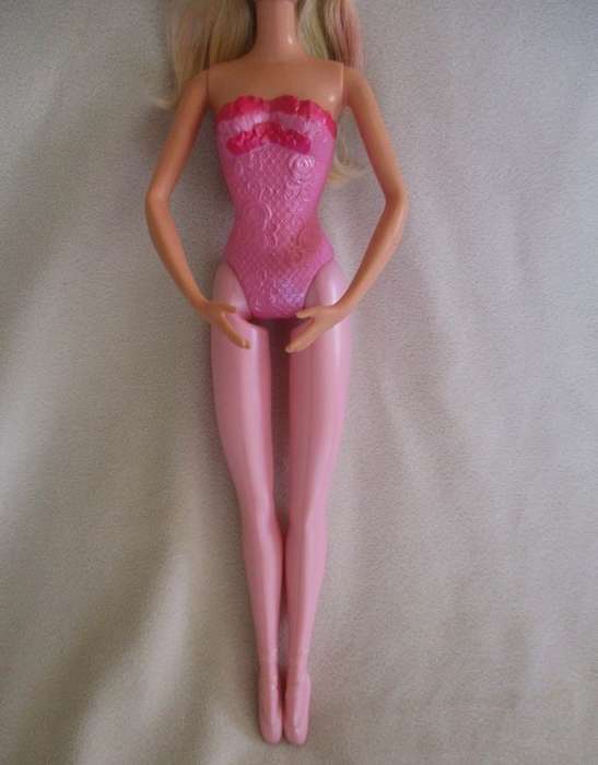 Pretty Mattel Barbie ballerina doll with pink highlights in hair