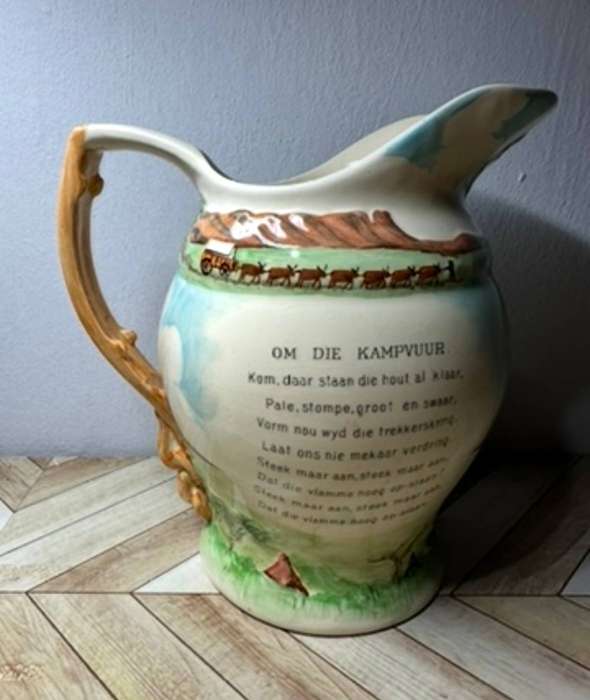 Crown Devon om die kampvuur jug circa 1930s
