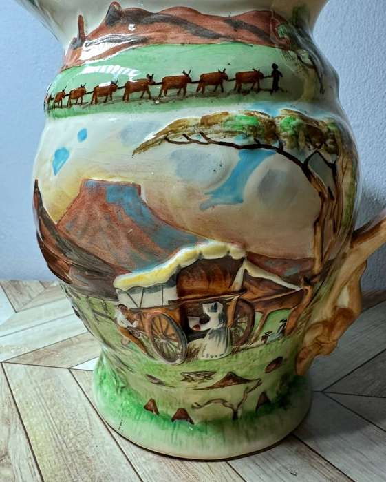 Crown Devon om die kampvuur jug circa 1930s