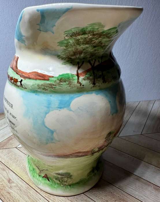 Crown Devon om die kampvuur jug circa 1930s