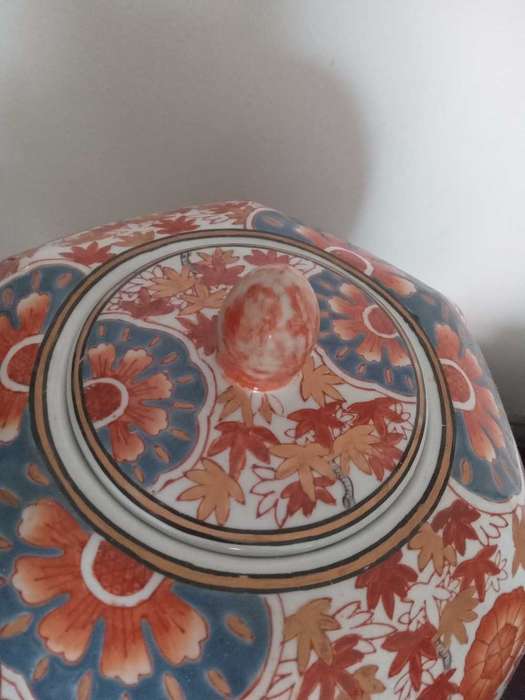 Large 20th century Chinese porcelain storage/ginger jar