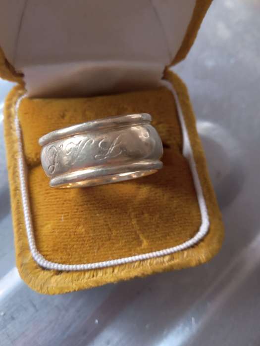 18ct Gold Black And White Diamond Ring - (10.3g)