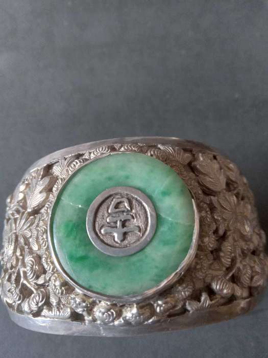 Rare Vintage Indo-Chinese Silver And Apple Green Jadeite Jade Cuff Bangle - (69.5g)