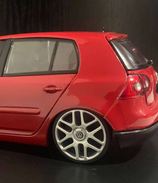 1:18 Scale 3D Printed Helios Rim & Tyre set