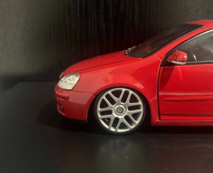 1:18 Scale 3D Printed Helios Rim & Tyre set