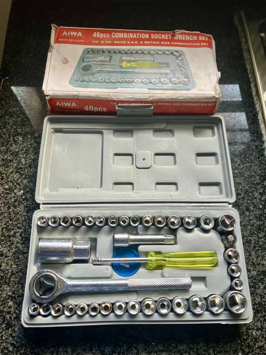Aiwa 40 pcs combination socket wrench set