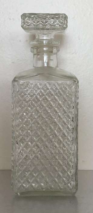 ITALIAN CUT GLASS DECANTER 23CM