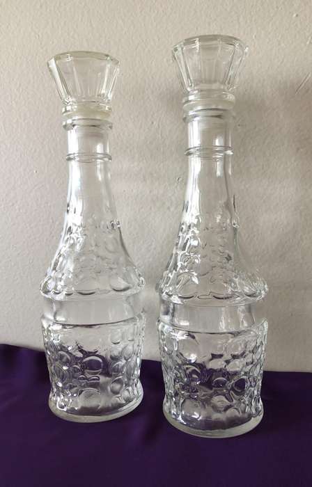 TWO DECANTERS WITH BEAUTIFUL DESIGN ON GLASS 29CM