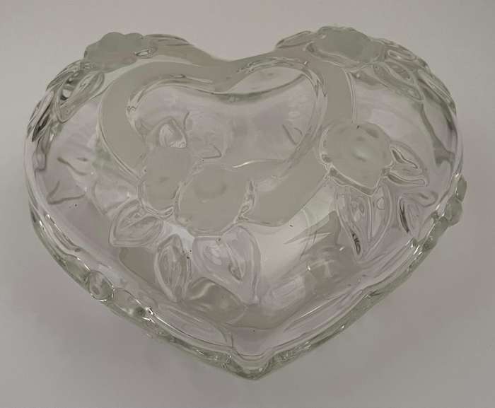 HEART SHAPE WITH FROSTED ROSES CRYSTAL GLASS CANDY JAR/JEWELRY BOX WITH LID 16CM