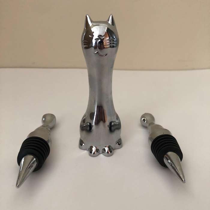 CAT BOTTLE OPENER CORKSCREW WITH TWO CAT WINE STOPPERS IN IMMACULATE CONDITION