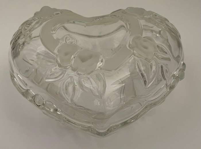 HEART SHAPE WITH FROSTED ROSES CRYSTAL GLASS CANDY JAR/JEWELRY BOX WITH LID 16CM