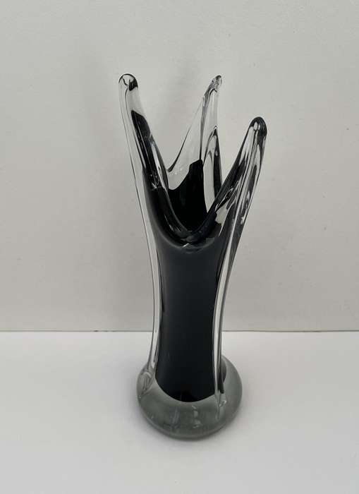 MURANO BLACK THREE FINGER GLASS VASE 20.5CM