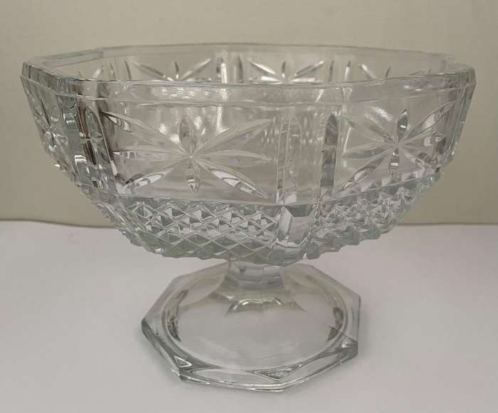 STUNNING CUT GLASS CENTRE PIECE