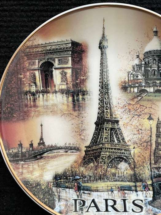 PARIS DISPLAY PLATE WITH GOLD RIM - 15.5CM