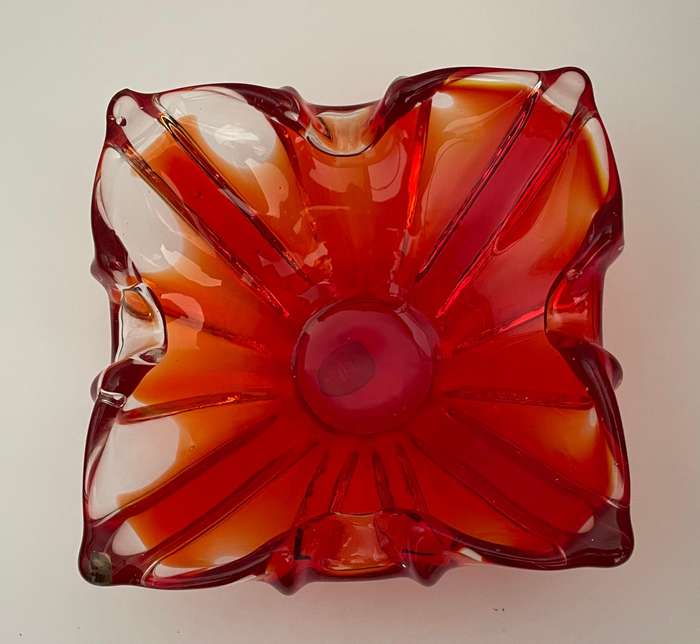 RED MURANO STUDIO GLASS BOWL 15CM